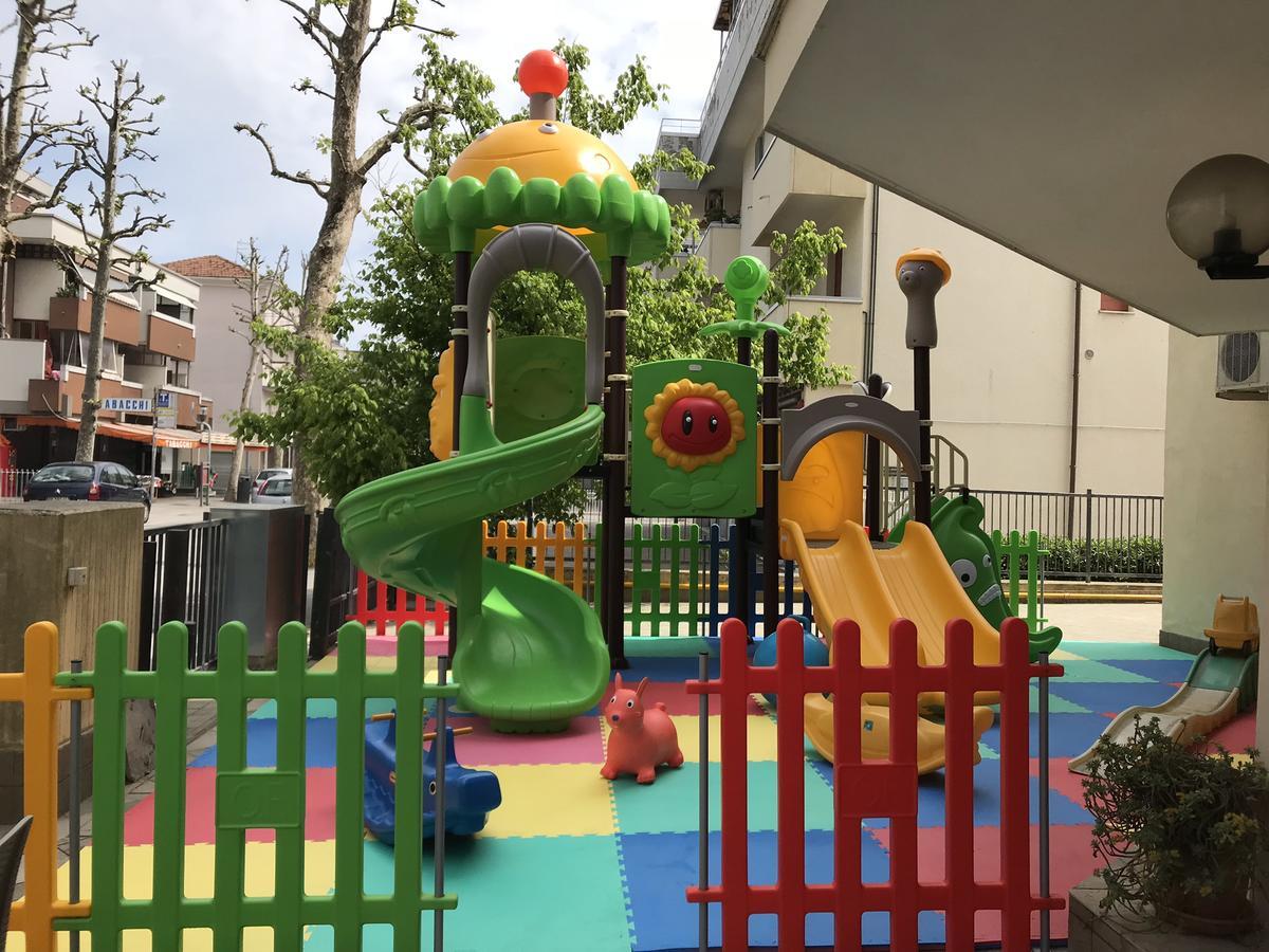 Hotel Gambrinus Rimini Eksteriør bilde